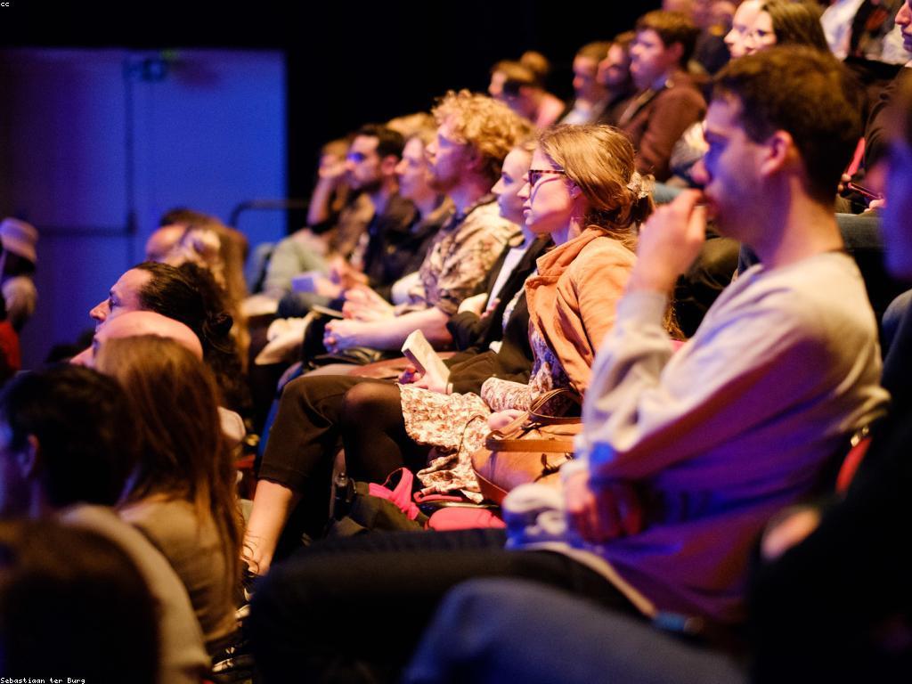 ព័ត៌មានថ្មីៗនៅក្នុងសង្គមបច្ចុប្បន្ន